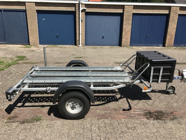 zijaanzicht motortrailer