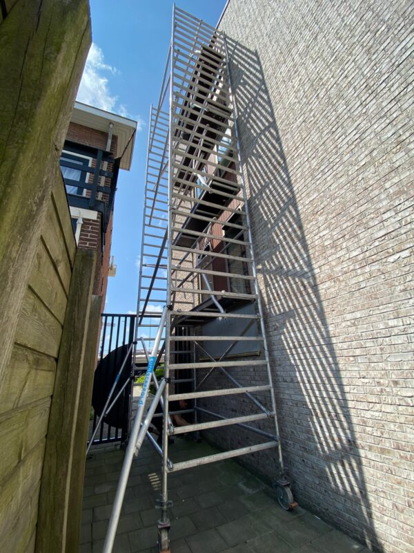 Brede rolsteiger opgebouwd 10 meter