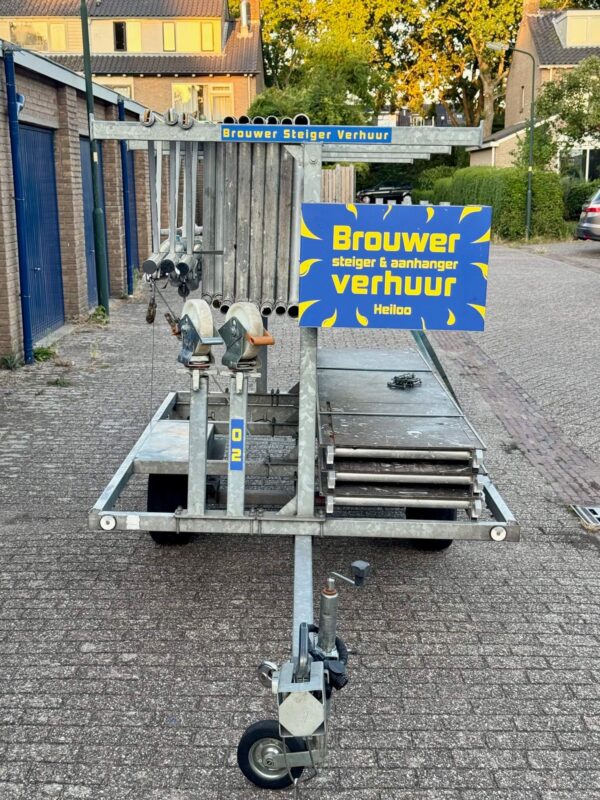 Smalle steiger trailer vooraanzicht