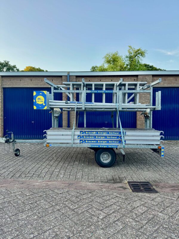 Smalle steiger trailer zijaanzicht